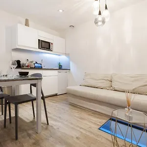 https://appartement-atypique-fullstars-avec-sa-chambre.midi-pyreneeshotels.com